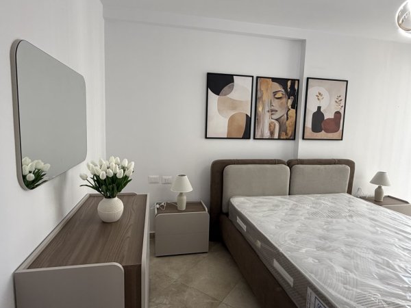 Tirane, jepet me qera apartament 2+1,Rr.Barrikadave,Kati 4, 85 m² 850 €
