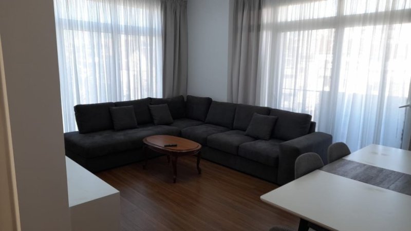 Tirane, shes apartament 3+1+Ballkon Kati 3, 360 m² 800.000 € (Rruga Fuat Toptani)