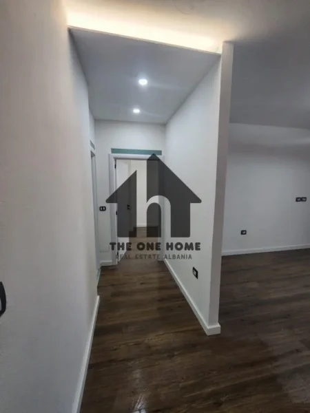 Tirane, shitet apartament 1+1+Ballkon Kati 2, 77 m² 190.000 € (Komune Parisit)