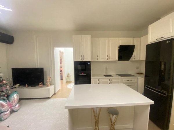 Tirane, shitet 2+1 Kati 2, 105 m² 130.000 € 