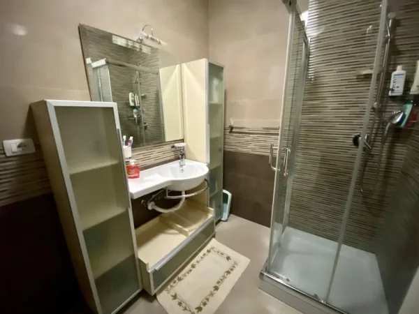 Shes Apartment me pamje nga deti ke shkembi kavajes