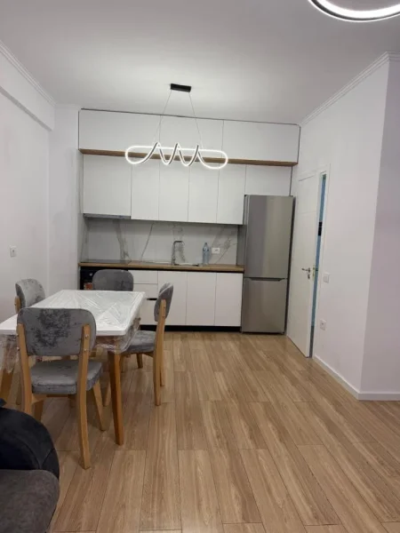 Tirane, jepet me qera apartament 1+1+Aneks+Ballkon Kati 5, 60 m² 500 € (Astir)