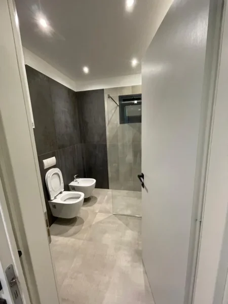 Tirane, jepet me qera apartament luksoz 2+1+2 , 100 m² 1.500 € (Rruga e Kosovareve)