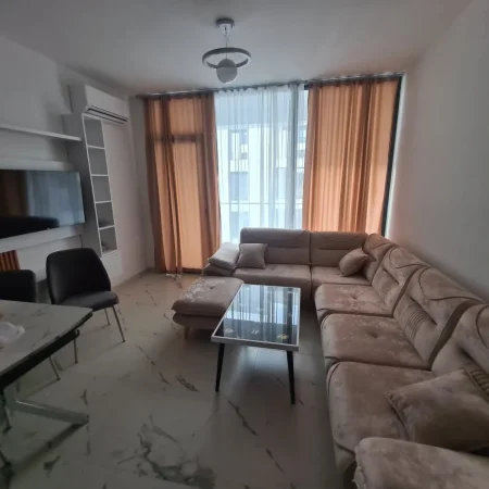 Tirane, jap me qera apartament 2+1+Ballkon Kati 4, 101 m² 600 € (Klani)