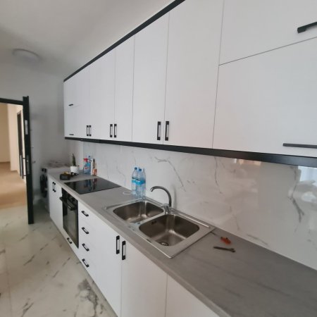 Tirane, jap me qera apartament 2+1+Ballkon Kati 4, 101 m² 600 € (Klani)