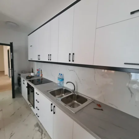 Tirane, jap me qera apartament 2+1+Ballkon Kati 4, 101 m² 600 € (Klani)