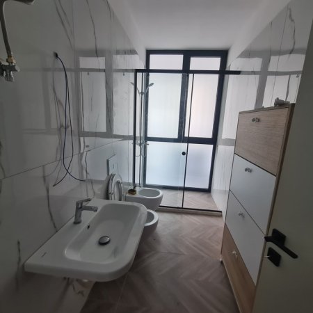 Tirane, jap me qera apartament 2+1+Ballkon Kati 4, 101 m² 600 € (Klani)