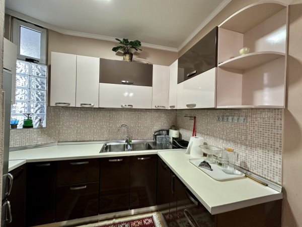 Tirane, jap me qera apartament 2+1+Aneks+Ballkon Kati 3, 100 m² 680 € (Rr. Dibres)