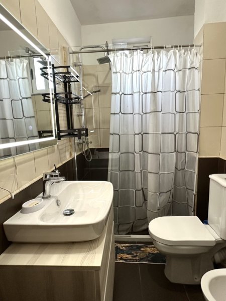 Tirane, jap me qera apartament 2+1+Aneks+Ballkon Kati 3, 100 m² 680 € (Rr. Dibres)