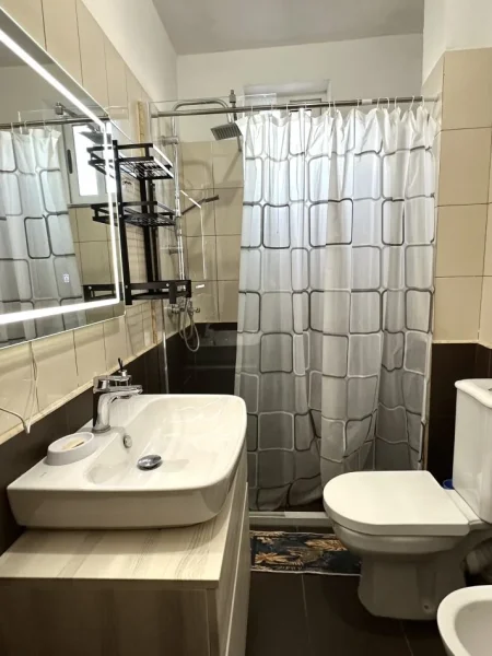 Tirane, jap me qera apartament 2+1+Aneks+Ballkon Kati 3, 100 m² 680 € (Rr. Dibres)