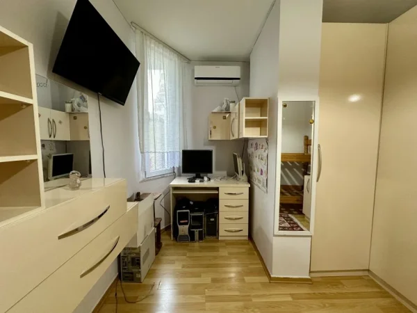 Tirane, jap me qera apartament 2+1+Aneks+Ballkon Kati 3, 100 m² 680 € (Rr. Dibres)