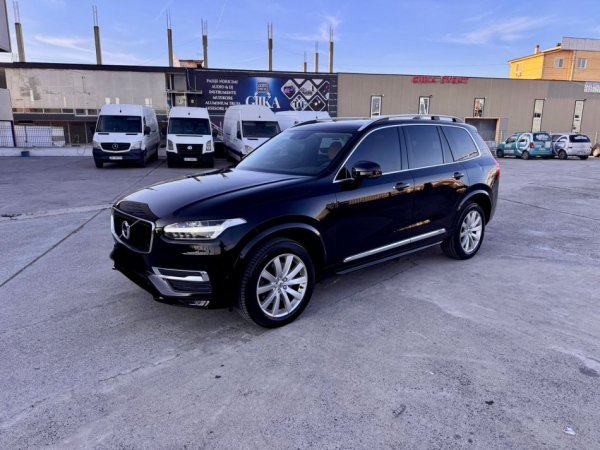 Tirane, shitet SUV Volvo Nafte, e zeze automatik Klima 215.000 km 25.000 €