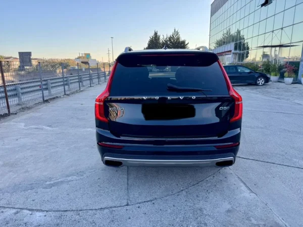 Tirane, shitet SUV Volvo Nafte, e zeze automatik Klima 215.000 km 25.000 €