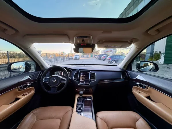 Tirane, shitet SUV Volvo Nafte, e zeze automatik Klima 215.000 km 25.000 €