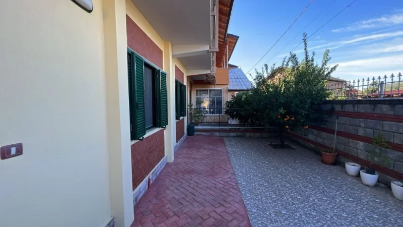 Berat, shitet shtepi 5+1+Aneks+Ballkon Kati 2, 122 m² 435.000 € 