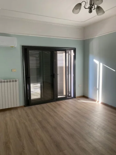 Tirane, jepet me qera ambjent biznesi Kati 3, 180 m² 1.000 € (Rruga e Elbasanit)
