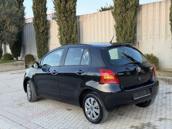 TOYOTA YARIS 1.4 NAFTE 👉 2009 👈 Kambio AUTOMATIKE - 5.300 €