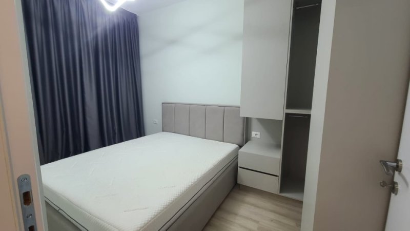 Tirane, jepet me qera apartament 1+1+Ballkon Kati 3, 65 m² 400 € (Kompleksi Molla, Prane Bar Xhamero,Astir, Tirane.)