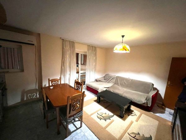 Tirane, jepet me qera apartament 1+1 Kati 3, 60 m² 375 € (Pazari i RI, Tirane)