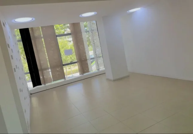 Vlore, jepet me qera nga Pronari, pa-komision dyqan Kati 1, 160 m² 950 € (Gjergj Arianiti)