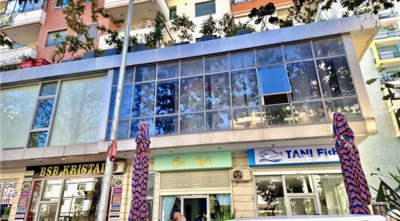 Vlore, jepet me qera nga Pronari, pa-komision dyqan Kati 1, 160 m² 950 € (Gjergj Arianiti)