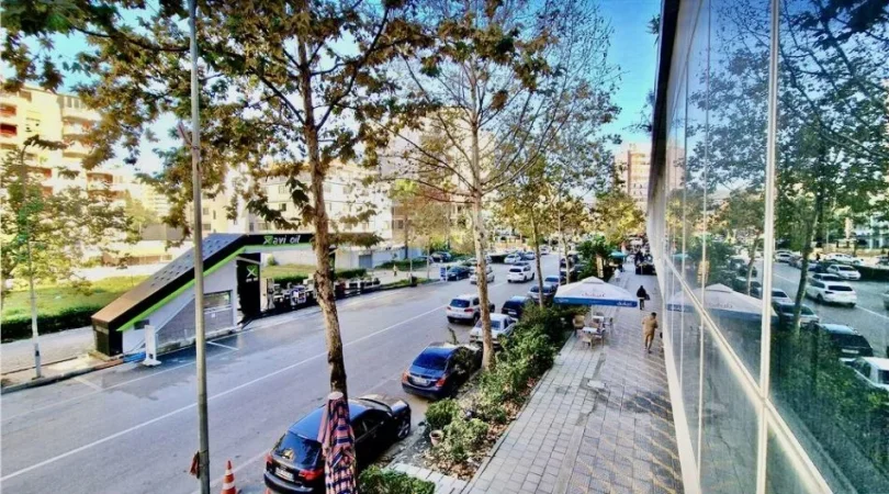 Vlore, jepet me qera nga Pronari, pa-komision dyqan Kati 1, 160 m² 950 € (Gjergj Arianiti)