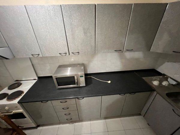 Tirane, jepet me qera apartament 1+1 Kati 2, 70 m² 550 € (Pazari i RI, Tirane)