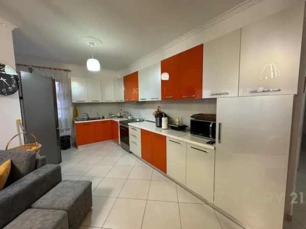 Tirane, shitet apartament 2+1 Kati 2, 109 m² 137.000 € (Fresku)