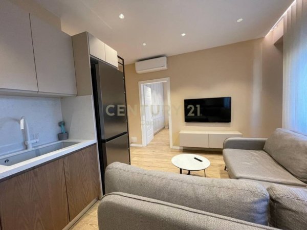 Tirane, jepet me qera apartament 1+1 Kati 1, 55 m² 600 € (Pazari Ri)