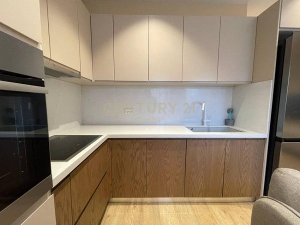 Tirane, jepet me qera apartament 1+1 Kati 1, 55 m² 600 € (Pazari Ri)