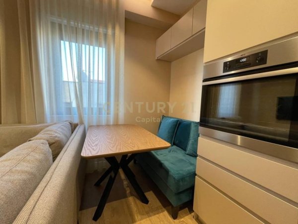Tirane, jepet me qera apartament 1+1 Kati 1, 55 m² 600 € (Pazari Ri)