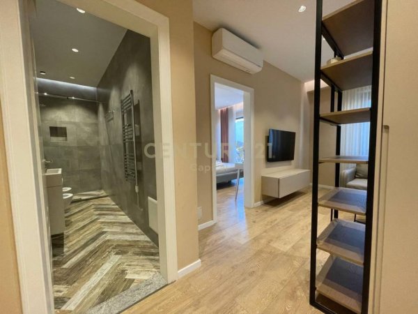 Tirane, jepet me qera apartament 1+1 Kati 1, 55 m² 600 € (Pazari Ri)