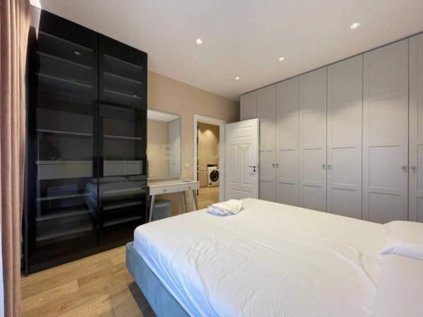 Tirane, jepet me qera apartament 1+1 Kati 1, 55 m² 600 € (Pazari Ri)