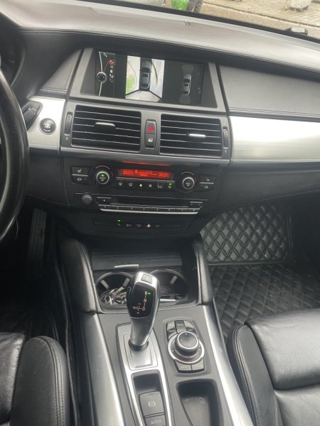 Tirane, shes SUV BMW X6 xDrive35d Nafte, e zeze automatik Klima 142.000 km 1.150.000 €