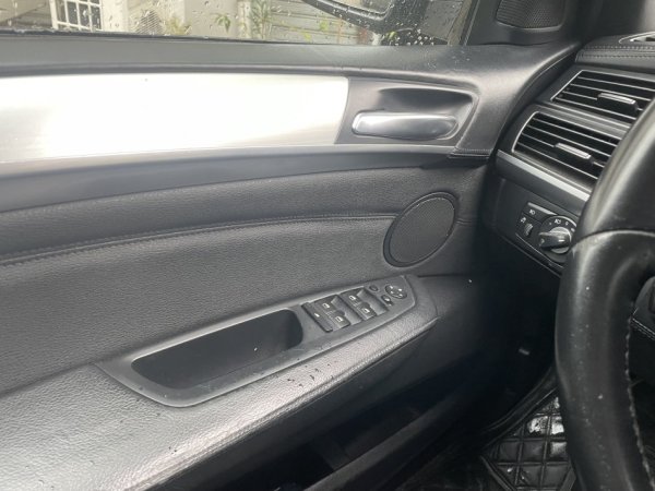 Tirane, shes SUV BMW X6 xDrive35d Nafte, e zeze automatik Klima 142.000 km 1.150.000 €