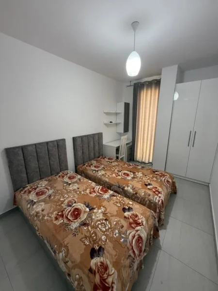Tirane, jepet me qera apartament 2+1+Ballkon Kati 7, 110 m² 800 € (Fiori Di Bosco)