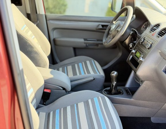 Durres, shitet makine VOLKSWAGEN CADDY MAX Nafte, vishnje manuale Klima