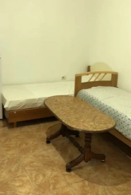 Tirane, jap me qera garsonier 1 Katshe Kati 0, 20 m² 198 € (Rruga Llambro Andoni)