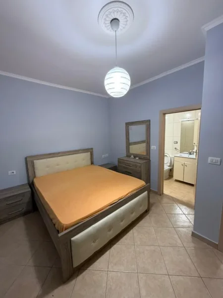 Tirane, jepet me qera apartament 2+1+Ballkon Kati 8, 110 m² 500 € (rruga teodor keko)
