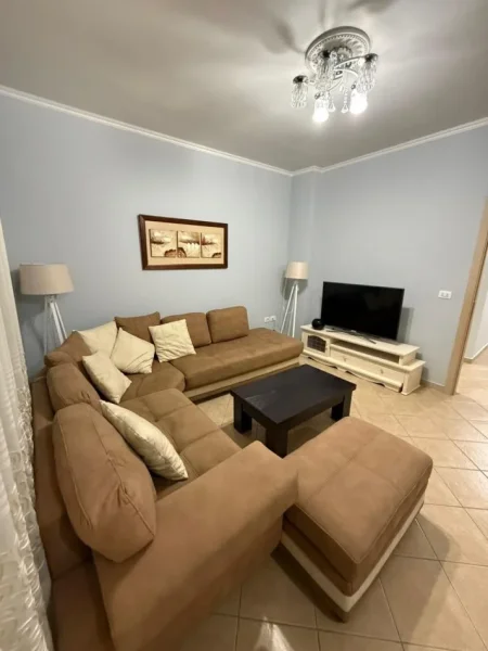 Tirane, jepet me qera apartament 2+1+Ballkon Kati 8, 110 m² 500 € (rruga teodor keko)