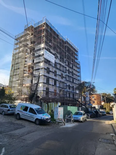 Tirane, shitet apartament 2+1+Aneks+Ballkon Kati 1, 100 m² 