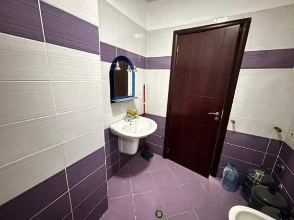 Tirane, shitet apartament 2+1 Kati 3, 103 m² 258.000 € (Rruga Muhamed Gjollesha)