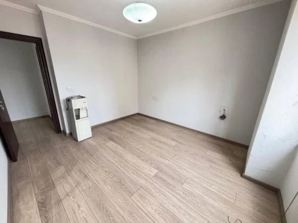 Tirane, shitet apartament 2+1 Kati 3, 103 m² 258.000 € (Rruga Muhamed Gjollesha)