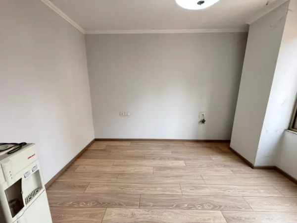Tirane, shitet apartament 2+1 Kati 3, 103 m² 258.000 € (Rruga Muhamed Gjollesha)