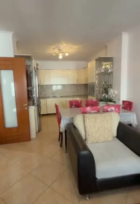 Tirane, shitet apartament 2+1+Ballkon Kati 4, 102 m² 159.000 € (Astir tek rrethi)