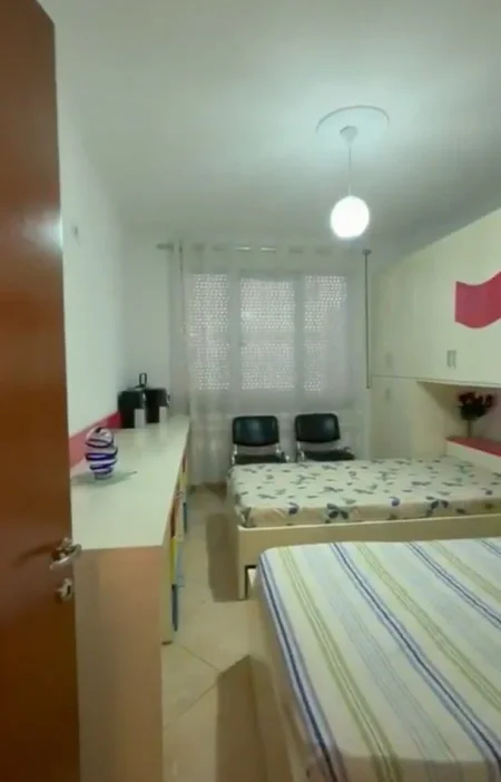 Tirane, shitet apartament 2+1+Ballkon Kati 4, 102 m² 159.000 € (Astir tek rrethi)