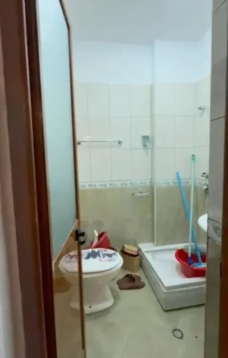 Tirane, shitet apartament 2+1+Ballkon Kati 4, 102 m² 159.000 € (Astir tek rrethi)