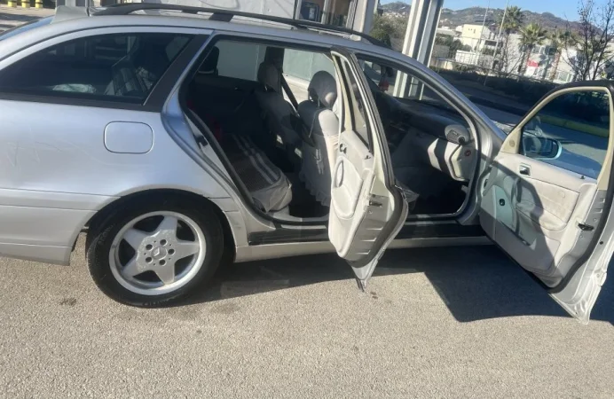 Tirane, shitet makine Mercedez-bemz Nafte, gri metalizato automatik Kondicioner 278.000 km 2.500 €