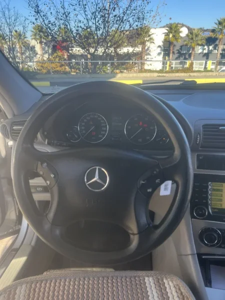 Tirane, shitet makine Mercedez-bemz Nafte, gri metalizato automatik Kondicioner 278.000 km 2.500 €