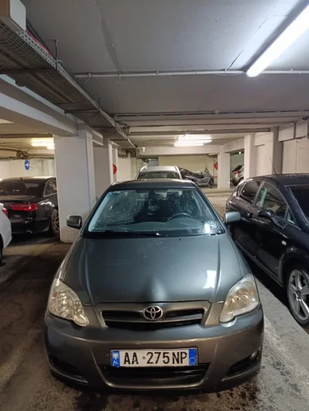 Tirane, shes makine Toyota Corolla Nafte, gri e erret automatik Kondicioner 280.000 km